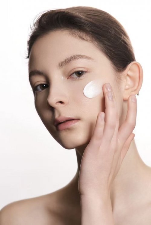 理性抗初老投资：为何艳存晓年轻胶原水光套组是性价比之选？