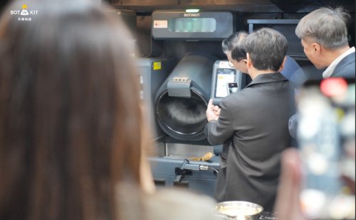 深港共创绿色餐饮:香港智慧餐饮协会走访深圳不停科技AI数字厨房 深港共创绿色餐饮:香港智慧餐饮协会走访深圳不停科技AI数字厨房