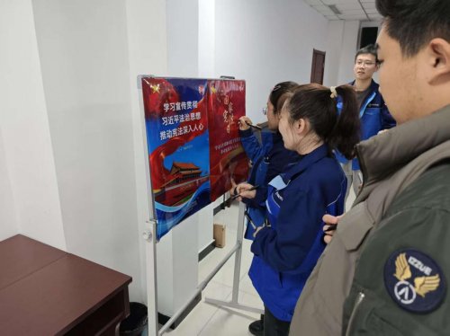 第十二项目部开展2025年“宪法宣传日”和“普法宣传月”专题活动