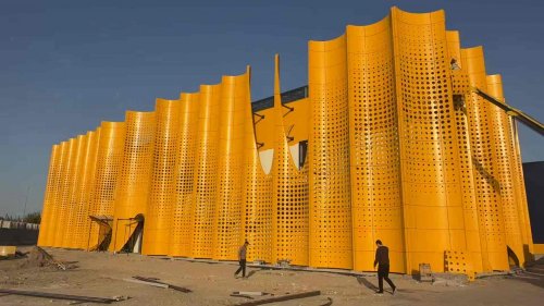 佛山华宝龙成土库曼斯坦首家铝单板供应商，中国建材出海启新篇