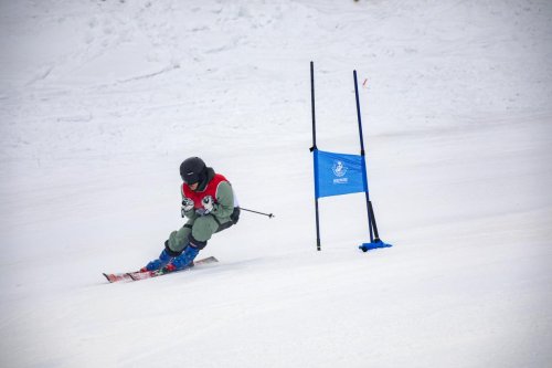 粉雪联赛丝绸之路山地度假区分站赛燃情开赛