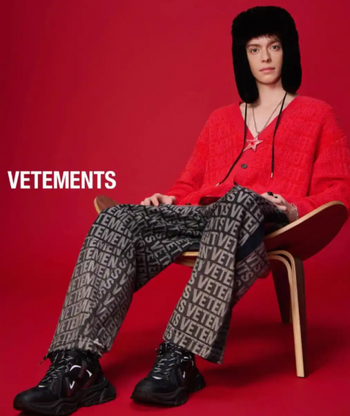 从伦敦到全球，英国VETEMENTS如何用“反叛哲学”征服年轻世代？