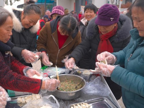 冬至聚邻话团圆 便民服务暖民心 —— 大梁村“暖冬食光”主题活动绘就乡村振兴民生图景