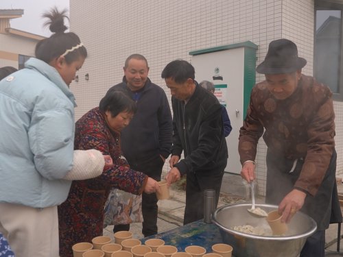 冬至聚邻话团圆 便民服务暖民心 —— 大梁村“暖冬食光”主题活动绘就乡村振兴民生图景