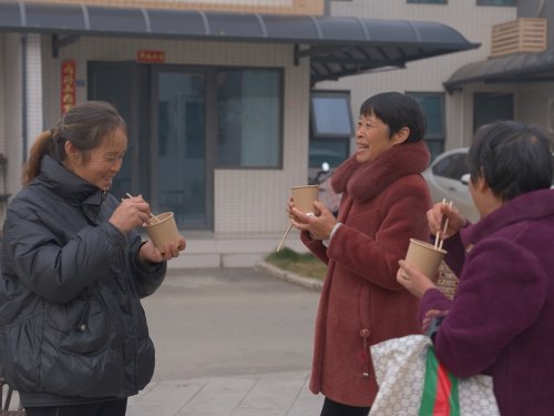 冬至聚邻话团圆 便民服务暖民心 —— 大梁村“暖冬食光”主题活动绘就乡村振兴民生图景