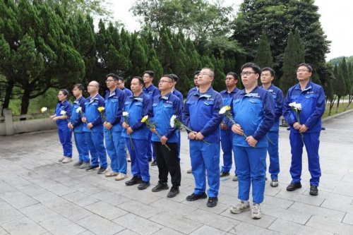 传承红色基因，施工一线主题党日丰富多彩