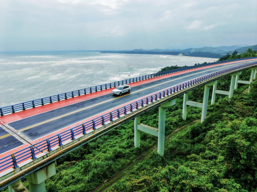 淬炼四极，砺证国标：红旗HS6 PHEV以全境适应力诠释国车境界