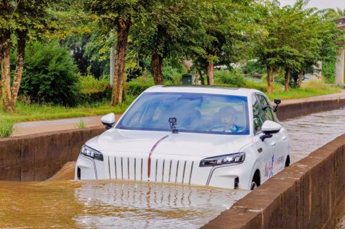 淬炼四极，砺证国标：红旗HS6 PHEV以全境适应力诠释国车境界