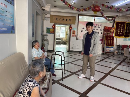 天津医科大学暑期实践团“情暖养老院，爱心在行动” 敬老院送温暖