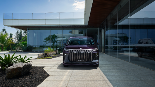 星海V9诠释豪华MPV新定义：事业左右，家庭在怀