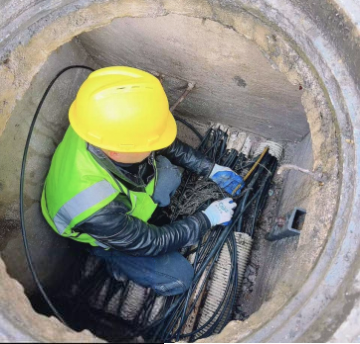 铜仁联通3天完成49条创文监控电路安装筑牢通信保障线 铜仁联通3天完成49条创文监控电路安装筑牢通信保障线