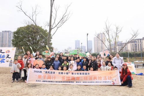 绘帐篷促亲子情 育新苗润社区魂——来龙村帐篷共绘活动书写社区育人新篇