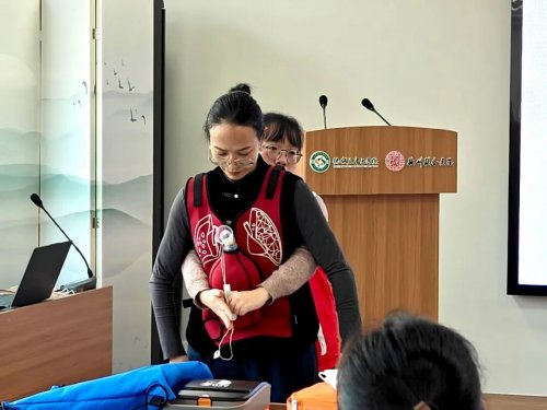 志愿者“赋能”！德城区中医医院（德州联合医院）志愿者日开展应急救护技能培训