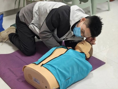 志愿者“赋能”！德城区中医医院（德州联合医院）志愿者日开展应急救护技能培训