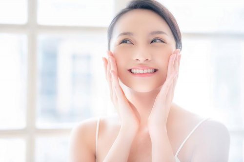 为何明星总能扛住高清镜头？揭秘艳存晓年轻胶原水光套组背后的驻颜术