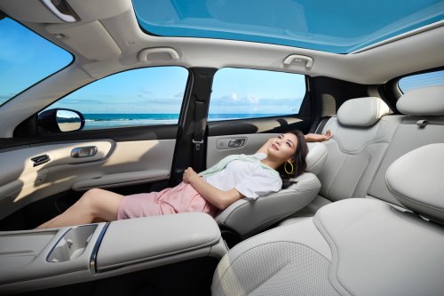 长安启源全新Q05与重庆国际光影文化旅游季共同点亮山城,共启“重庆之夜”光影新章