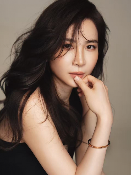 十年磨砺，初心如磐：音乐唱作人顾芮宁全新单曲《重新再来》开启音乐新章