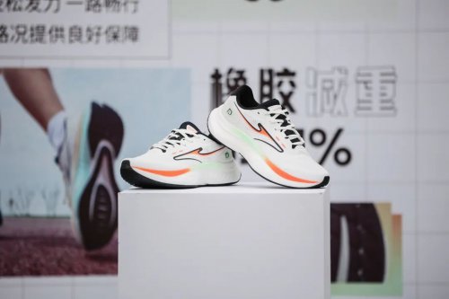 专为日常而生！鸿星尔克「公园跑鞋」：