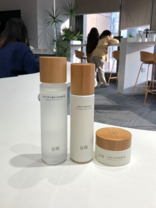 黄黑皮美白面霜怎么挑？近期4款温和实测，告别反黑焦虑