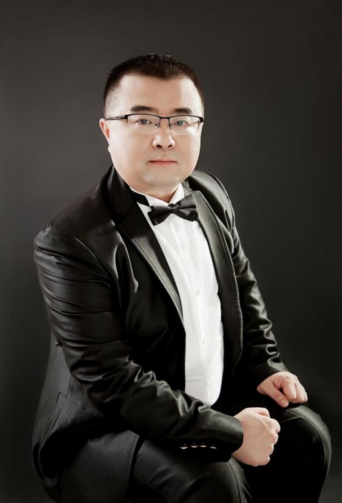 新时空（上海）教育科技股份有限公司董事长鞠延波