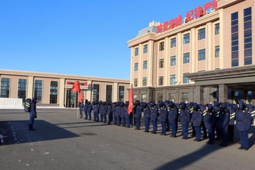 冬季练兵丨凛风寒雪覆山林 征途砺强铸精兵