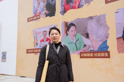 南京“文明‘宁’好 微笑金陵”笑脸墙揭幕——  一面墙，为何吸引众多人来打卡？