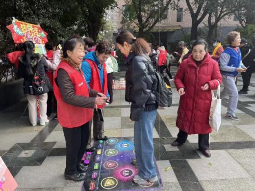 火车南站街道锦官新城社区微创投项目“与民共舞 暖冬邻里节”活动圆满成功第2张