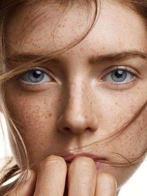 掃除黃氣暗沉：揭秘肌膚發(fā)光的邏輯，艷存曉年輕膠原水光套組喚醒透亮好氣色