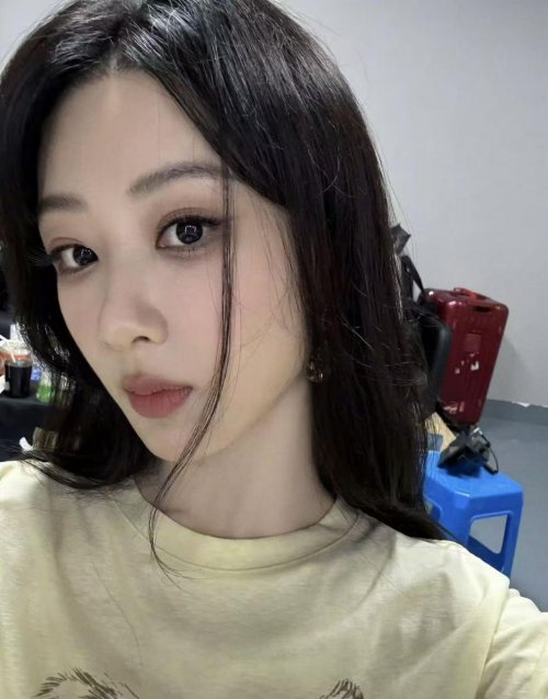 杨紫同款“绷住”少女感！艳存胶原水光揭秘：如何紧致提升，抗垮脸！