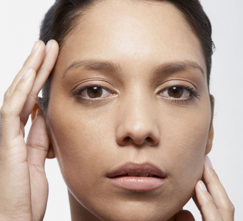 扫除“黄气”焦虑！艳存胶原水光：不是简单提亮，是重塑肌肤“通透感”