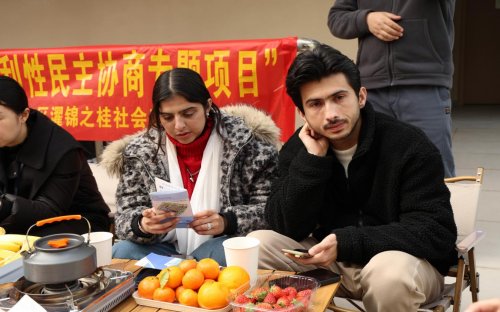 双桂路社区开展“外籍人士在蓉生活便利性”民主协商专题活动