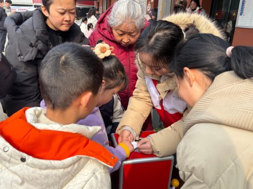 赋能青春成长 筑牢安全防线——来龙村青少年应急救护演练为素质提升项目赋能增效