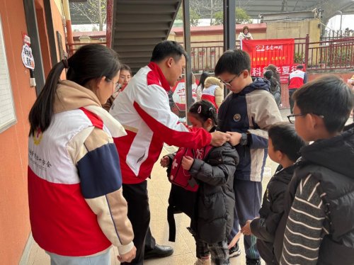 赋能青春成长 筑牢安全防线——来龙村青少年应急救护演练为素质提升项目赋能增效