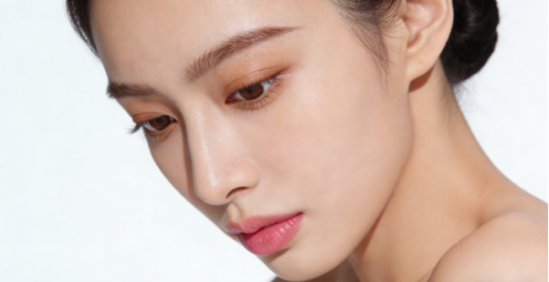 敏感肌告别“临时舒缓”！艳存晓年轻胶原水光套组重建强韧肌底