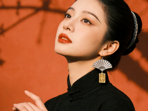 玻胶双补黑科技揭秘！胶原水光为何能实现抗衰长效续航