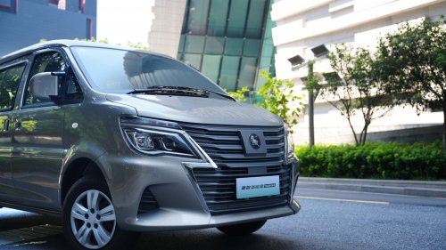 双向赋能不设限！东风风行双车点亮生活事业新图景