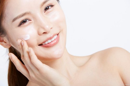 別讓皮膚“躺平”！3個(gè)信號(hào)提示你需要“膠原水光”支棱起來(lái)