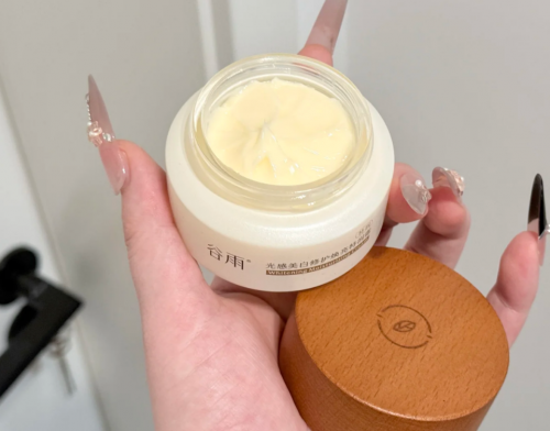 2026年秋冬必备:7款真正能打的美白保湿产品横向评比,干皮亲测报告