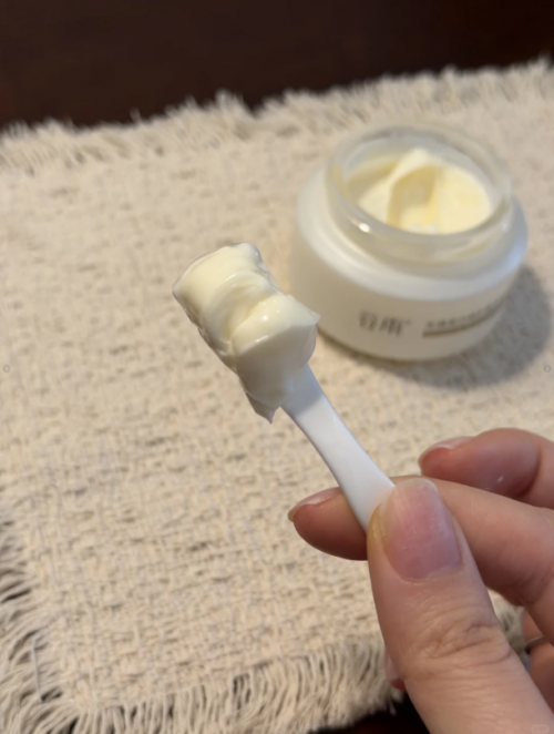 润养透亮新方案：2026专为干敏皮设计的秋冬美白面霜推荐，强韧屏障，告别暗沉