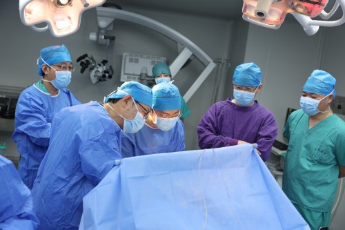 重磅进展!宣武医院赵国光教授团队成功开展全国首例“脑机接口”闭环脑起搏器治疗脑出血后Holmes震颤 重磅进展!宣武医院赵国光教授团队成功开展全国首例“脑机接口”闭环脑起搏器治疗脑出血后Holmes震颤