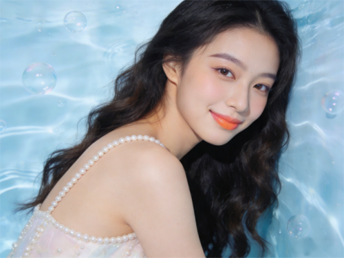 超越表面清洁：用艳存晓年轻胶原水光开启毛孔与肤质的根源性养护