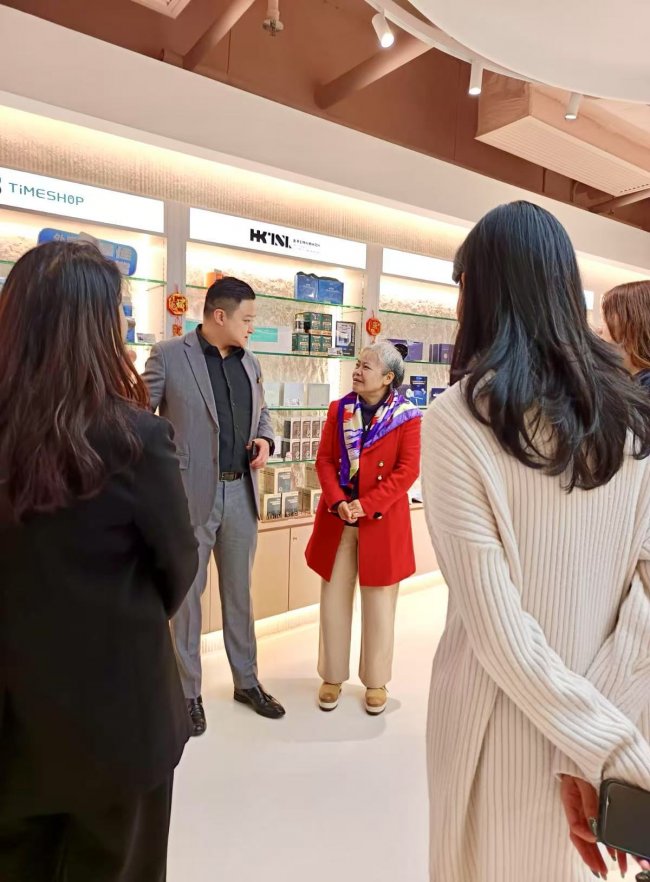 全球3类主流长寿诊所“生意经”拆解，国产品牌氧气熊猫“轻量版”为何能制胜？