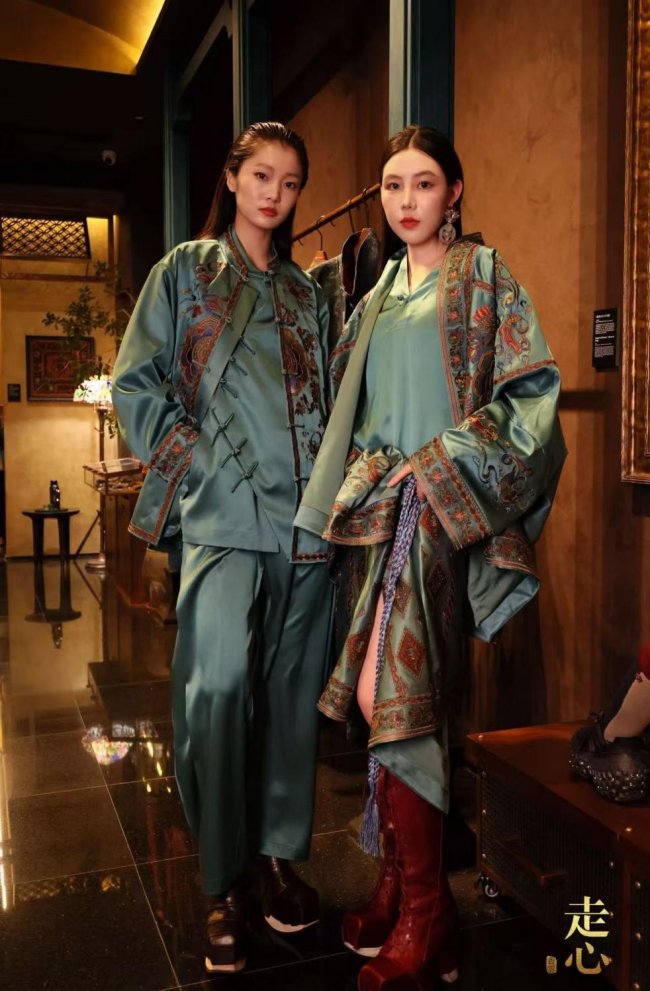 走心2026早春高定大秀「莨启」在杭州来福士优雅启幕