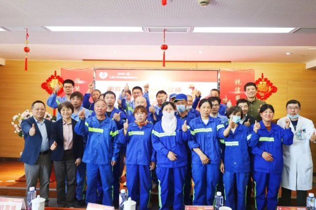 上海普瑞眼科获首届“长宁慈善奖” 用专业与公益持续点亮光明！