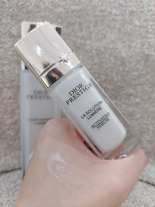 美白精华去黄提亮哪个好用？横评5款精华：榜首分层美白匀净肤色