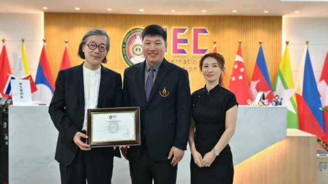 吴昊教授、张莉教授受邀赴泰国宣素那他皇家大学讲学并受聘为博士生导师(图12) 吴昊教授、张莉教授受邀赴泰国宣素那他皇家大学讲学并受聘为博士生导师(图12)