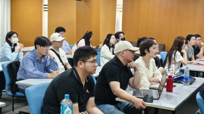 吴昊教授、张莉教授受邀赴泰国宣素那他皇家大学讲学并受聘为博士生导师(图4) 吴昊教授、张莉教授受邀赴泰国宣素那他皇家大学讲学并受聘为博士生导师(图4)