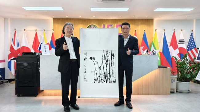 吴昊教授、张莉教授受邀赴泰国宣素那他皇家大学讲学并受聘为博士生导师(图6) 吴昊教授、张莉教授受邀赴泰国宣素那他皇家大学讲学并受聘为博士生导师(图6)