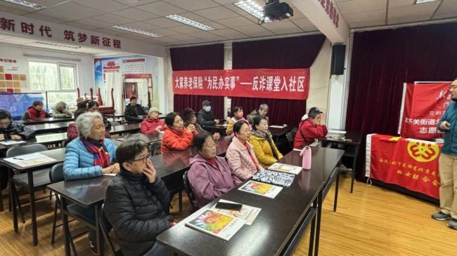 秋意渐浓,温暖同行:大家养老持续开展社区关爱活动 秋意渐浓,温暖同行:大家养老持续开展社区关爱活动