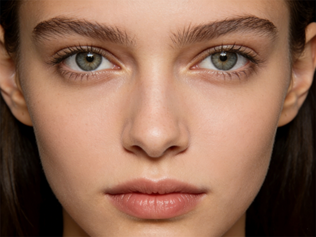 脸干成撒哈拉？艳存晓年轻胶原水光套组上线，脱屑粗糙一键清零！